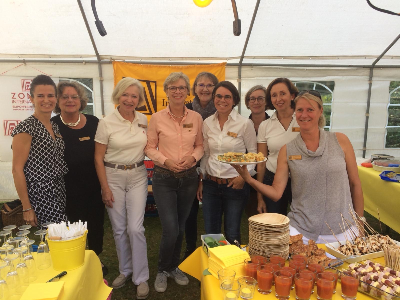 Sommerfest Aumühler Service-Clubs ZONTA Stand
